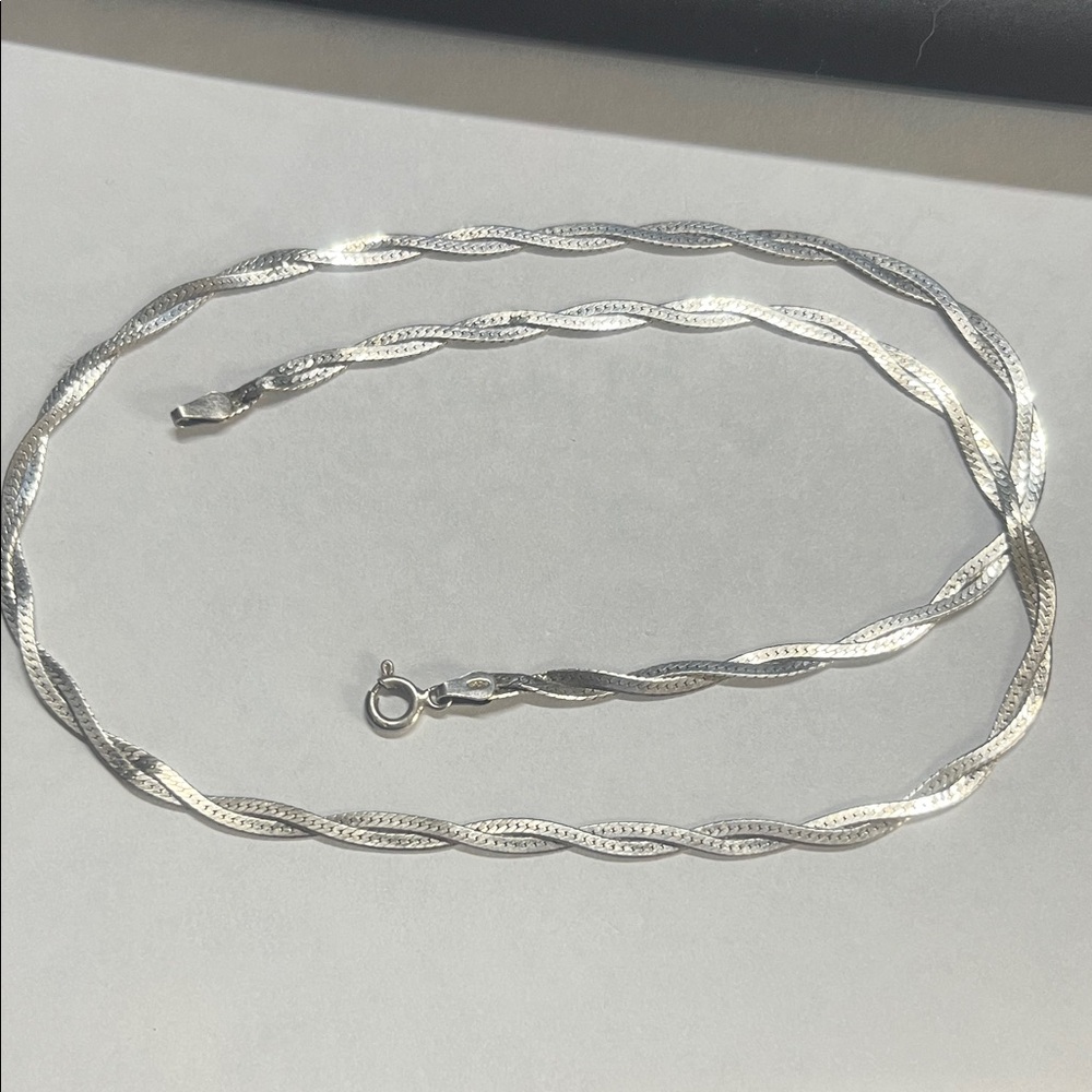 Elegant 925 Silver Twisted Chain Necklace